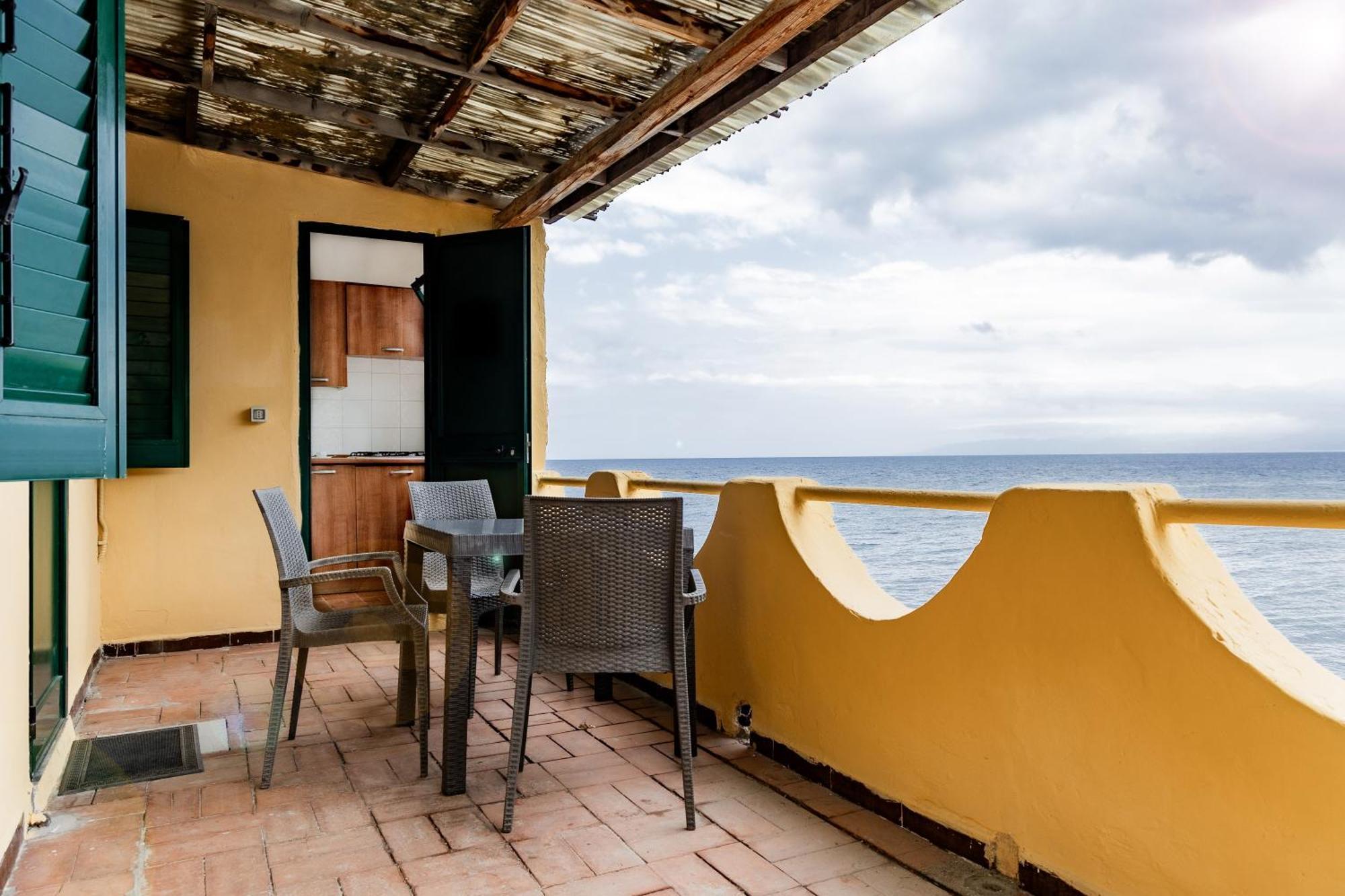 Riva Smeralda Camping Lodge Milazzo Exterior photo