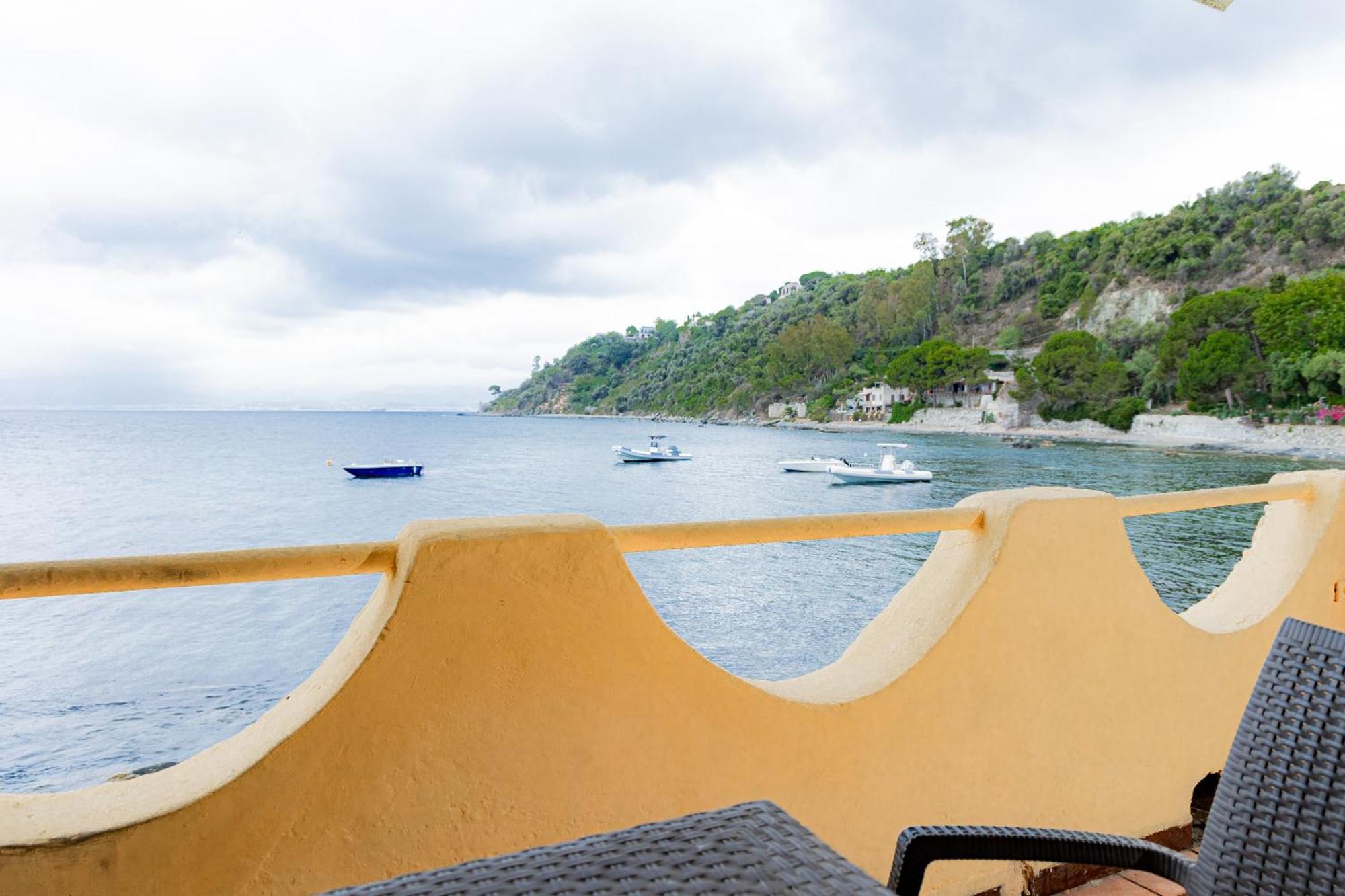Riva Smeralda Camping Lodge Milazzo Exterior photo