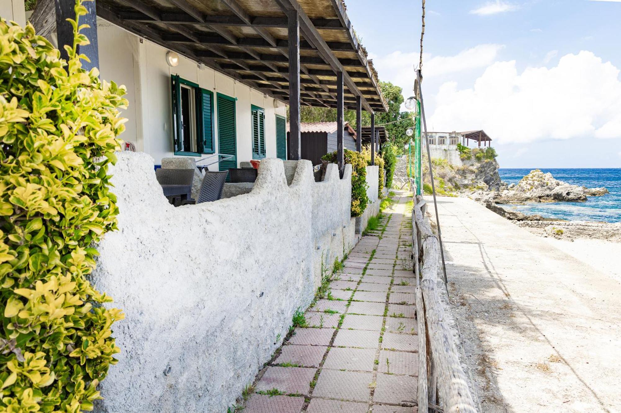 Riva Smeralda Camping Lodge Milazzo Exterior photo